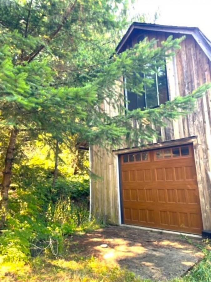 Rustic 1-Bedroom Farm Style Loft With Fire Pit Cobble Hill Exterior photo